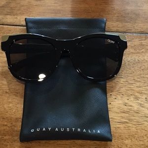 Quay sunglass with case
